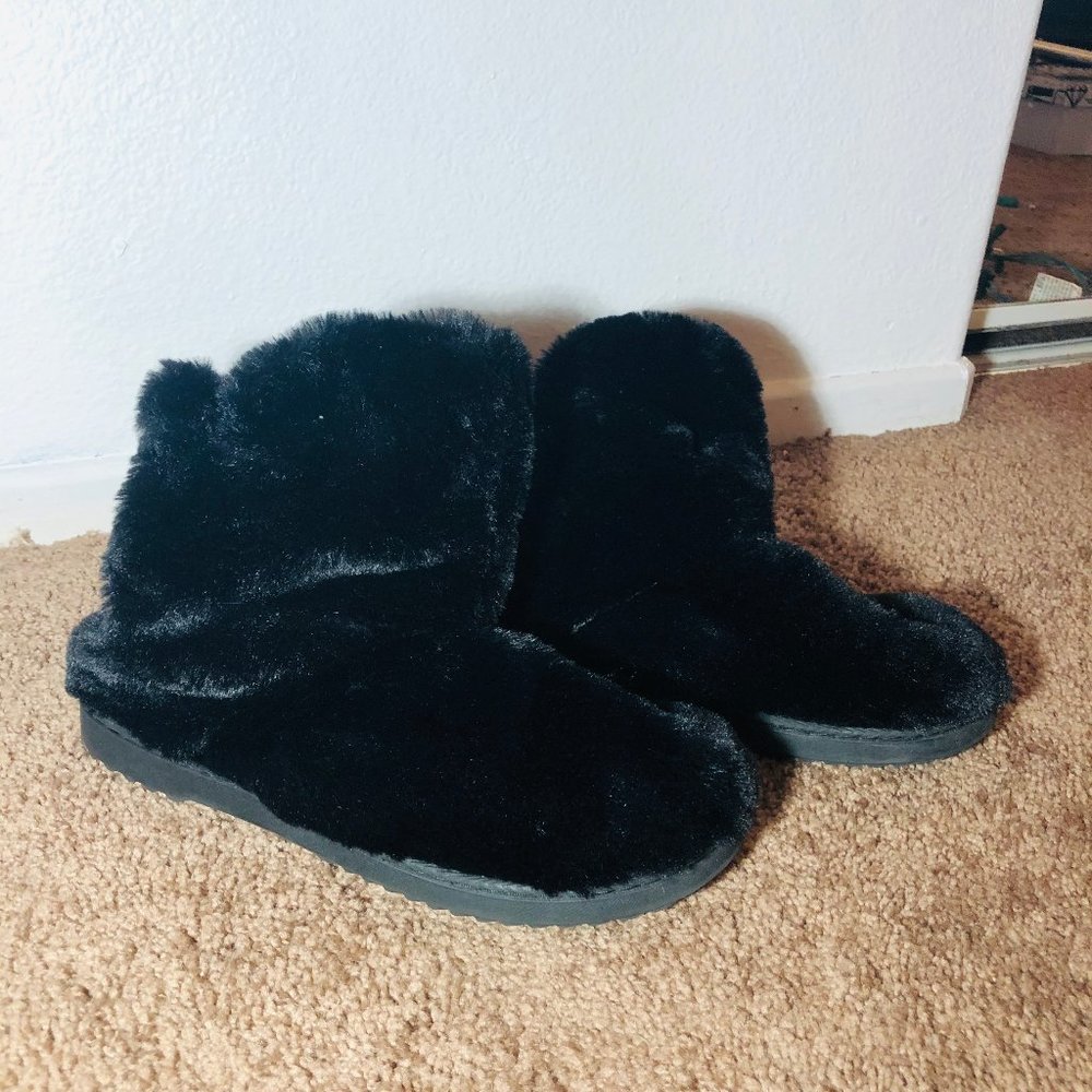 BLACK FURRY BOOTS